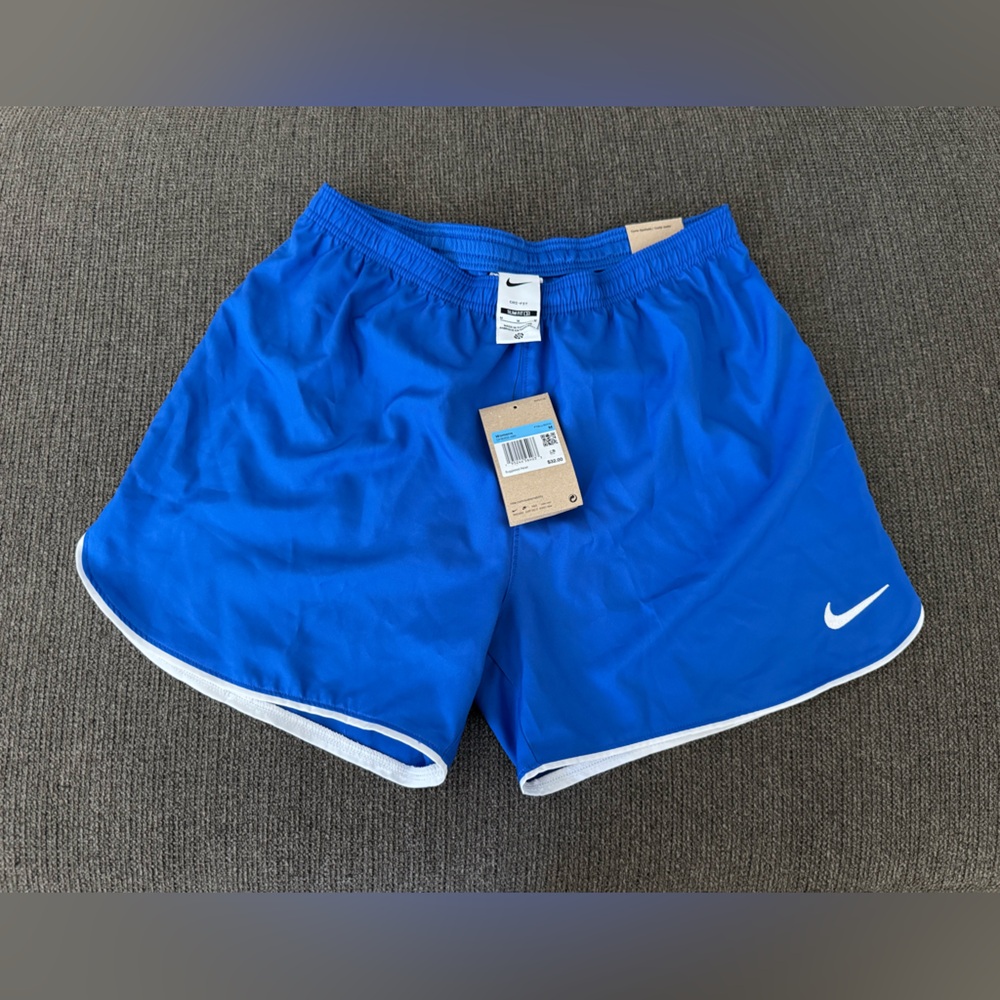 NWT NIKE DRI - FIT SHORTS Women’s M